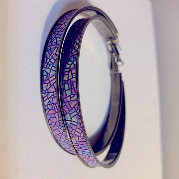 3 pairs of coloured hoops for $6 - Picture 4 of 5